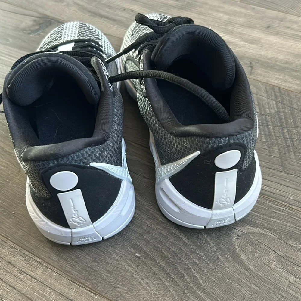 Nike Sabrina Ionescu basketball shoes